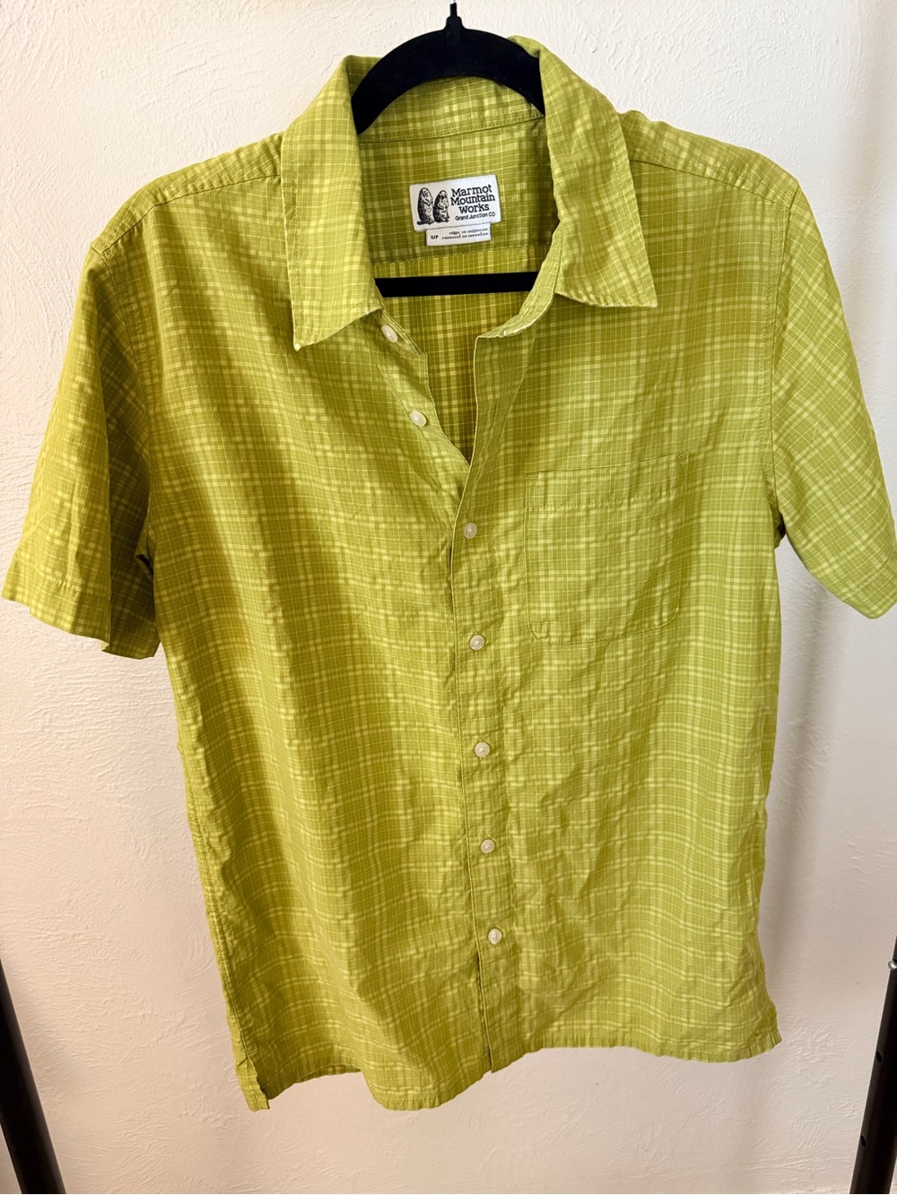 Marmot Men’s Short-Sleeve Button-Down Shirt in Lime